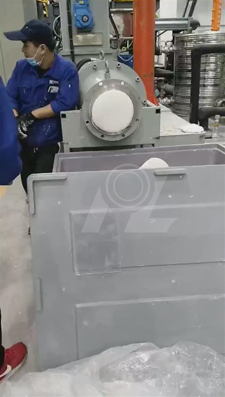 2，上料，捏合精煉